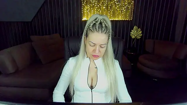 Anna Snows online show from April 18, 5:32 am