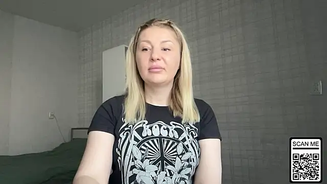 Blondie xoxoxo online show from March 12, 6:49 am