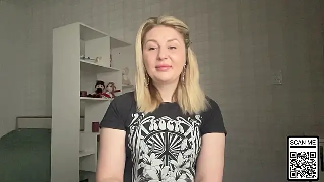 Blondie xoxoxo online show from February 4, 6:49 am