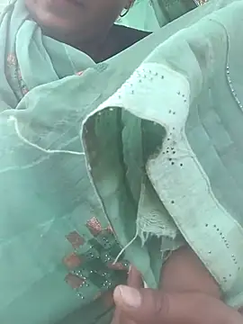 Snapshot of cut_renukadevi chatting on November 6, 7:03 am cut renukadevi online show from November 6, 7:03 am