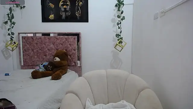 Snapshot of amaranta_rouse chatting on September 27, 12:34 pm amaranta rouse online show from September 27, 12:34 pm
