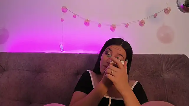 Snapshot of katalella_brown1 chatting on October 7, 11:58 am katalella brown1 online show from October 7, 11:58 am
