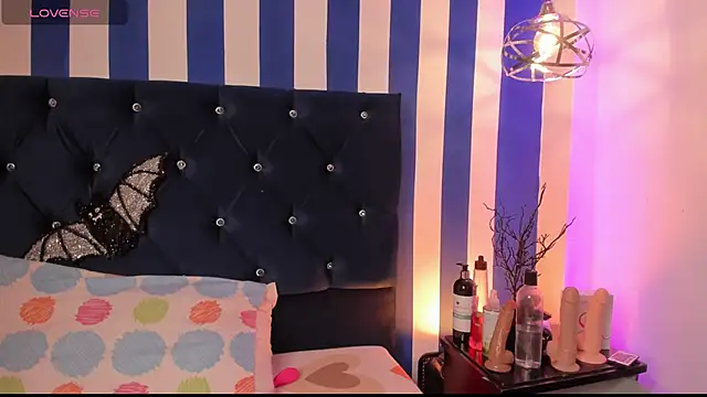 Snapshot of valeria_rouse28 chatting on October 14, 5:37 pm valeria rouse28 online show from October 14, 5:37 pm