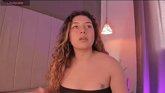 valeria rouse28 online show from December 3, 8:11 pm