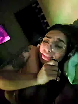 Linda Saenz  online show from November 10, 6:41 am