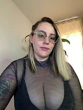 CurvyLust x online show from April 16, 1:11 pm