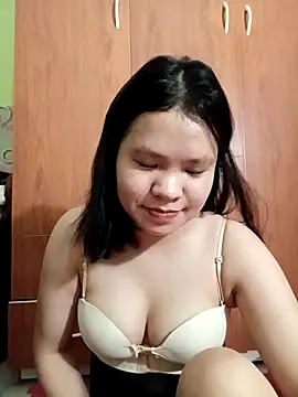 emyeuhss online show from September 14, 4:38 pm