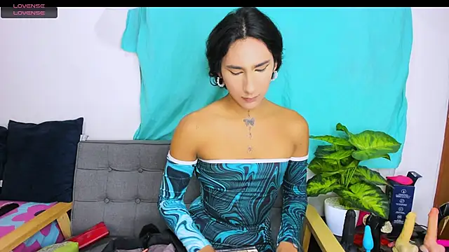 zou quira online show from November 10, 12:39 am