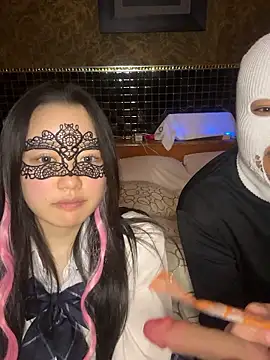 NENEandOJI online show from December 16, 1:17 pm