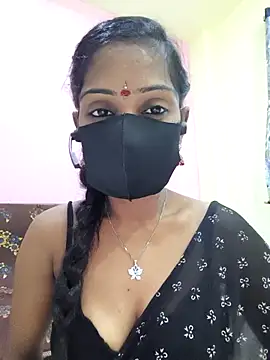 Snapshot of mounika26 chatting on September 26, 6:33 am mounika26 online show from September 26, 6:33 am