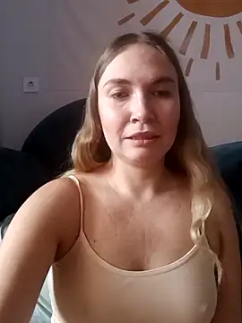 Snapshot of KisaVixen chatting on October 1, 9:36 am KisaVixen online show from October 1, 9:36 am