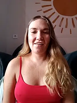 Snapshot of KisaVixen chatting on October 7, 8:08 am KisaVixen online show from October 7, 8:08 am