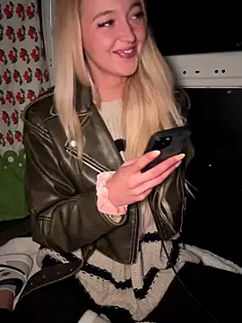 emilypeperoni online show from October 19, 6:43 pm