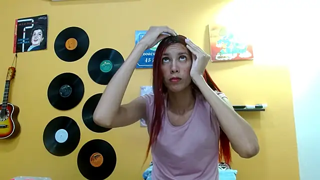 skinnyverus18 online show from October 3, 6:35 pm