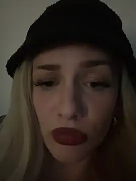 DaryaDoll online show from April 11, 9:40 pm