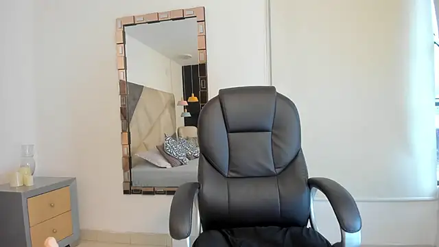 SaraWagner  online show from September 26, 7:00 pm