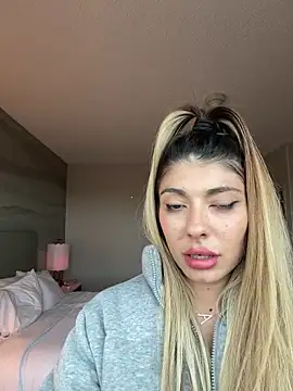 bbgurlnickii online show from November 21, 7:27 pm