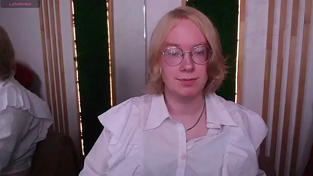 Amanda Butlerr online show from July 12, 1:23 pm
