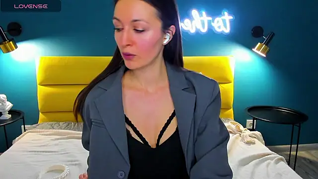 Joan Nelson online show from January 18, 2:08 am