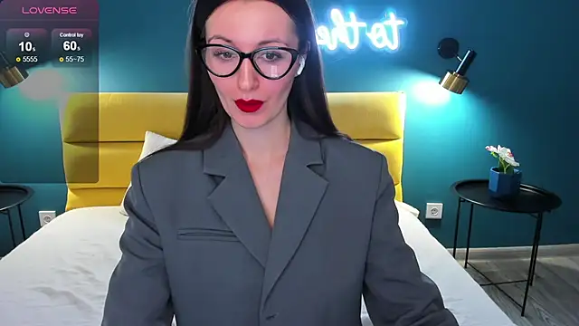 Joan Nelson online show from February 3, 1:38 am