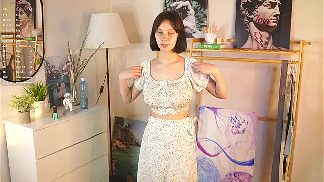 Snapshot of SuzanneHowse chatting on September 9, 7:19 am SuzanneHowse online show from September 9, 7:19 am