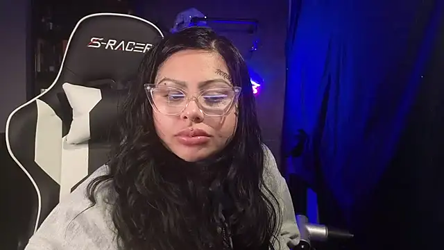 chicanachic13 online show from March 6, 7:25 am