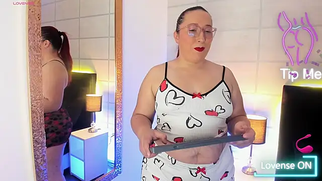 fieryluciana online show from September 30, 3:45 am