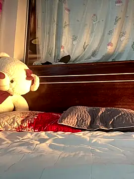 Leyleisanmay online show from December 4, 3:03 pm