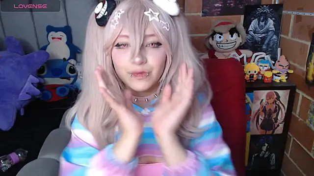  alexa19pretty  online show from March 27, 6:30 pm