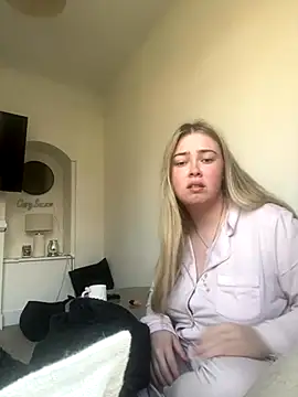 EllaSmithxox online show from October 4, 8:20 am