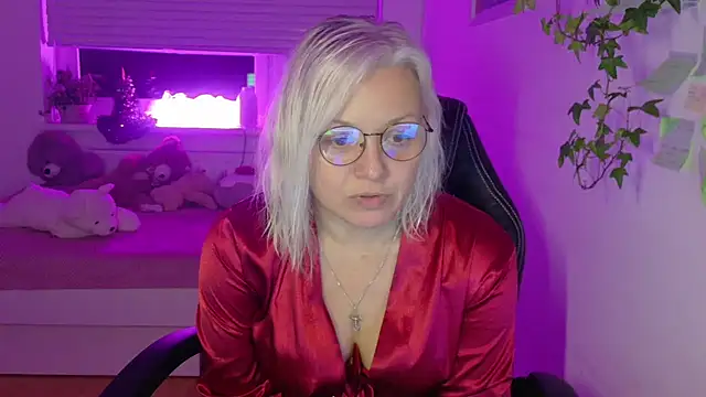 Linsy Kim online show from February 7, 7:07 pm