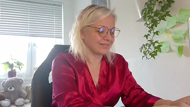 Linsy Kim online show from March 11, 6:28 am