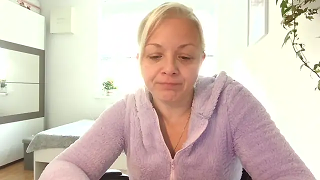 Linsy Kim online show from October 19, 8:49 am