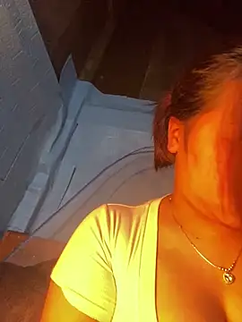 maianhcute online show from February 6, 11:52 pm