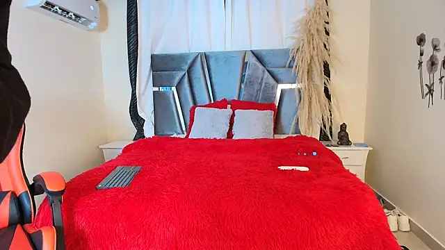 MiniLove 01 online show from October 10, 1:05 pm