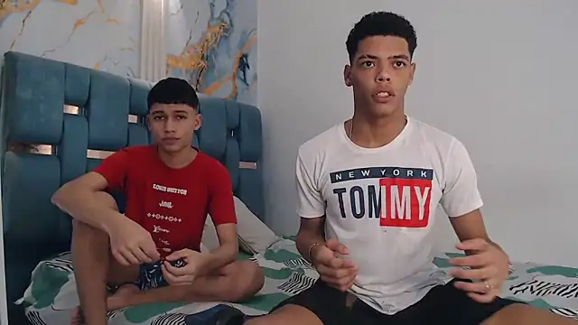 PRETTY FEM online show from March 22, 1:33 am