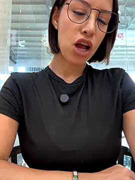 luvely online show from November 19, 7:25 pm