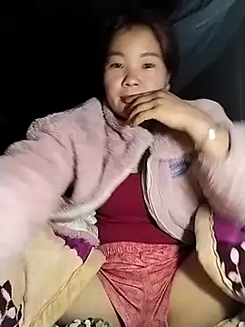 lylylove online show from December 18, 4:28 am