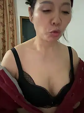 xiiuuff18 online show from February 7, 10:30 am