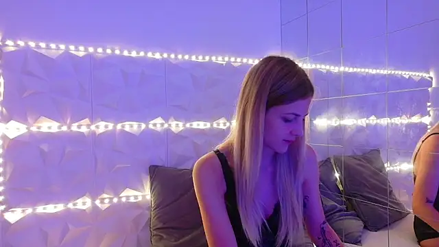 Aishha  online show from September 9, 5:18 am