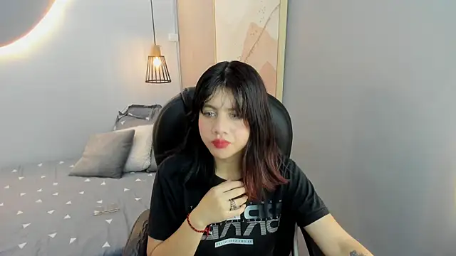 Snapshot of Julieth_brown_ chatting on October 18, 7:59 pm Julieth brown  online show from October 18, 7:59 pm