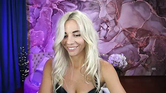 Snapshot of BellaRayyy chatting on September 24, 8:08 pm BellaRayyy online show from September 24, 8:08 pm