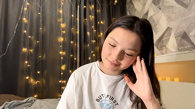 KiraVelvet online show from November 26, 4:08 pm