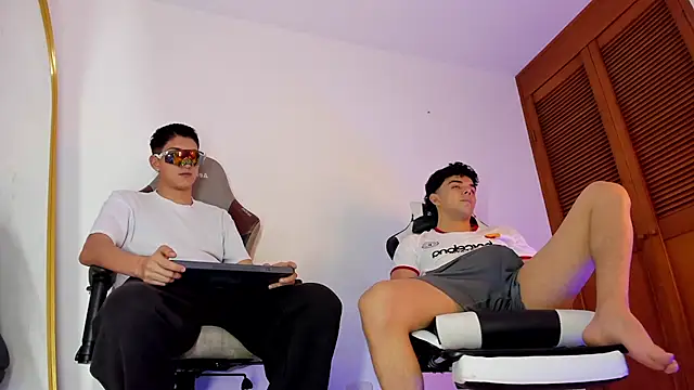 sotooliver3 online show from November 20, 9:27 pm