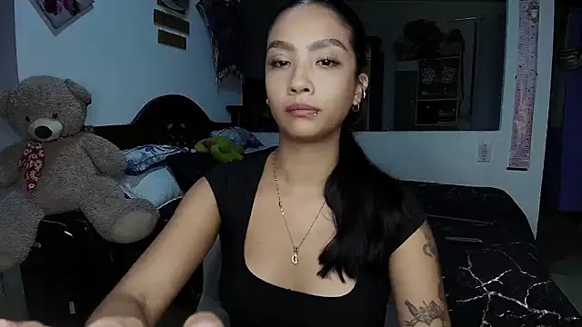 Snapshot of mia_yireth chatting on September 30, 1:44 am mia yireth online show from September 30, 1:44 am