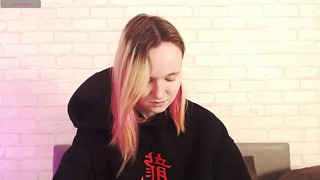 Ericha Stone online show from March 14, 1:50 am