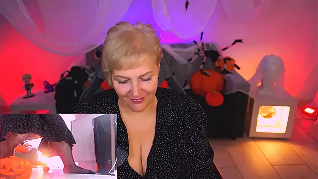 MaryMogan online show from October 31, 4:25 am