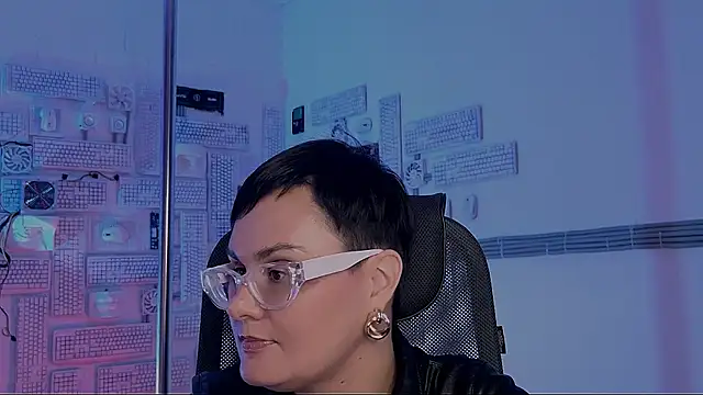 LauraDavidsons online show from November 14, 4:29 pm