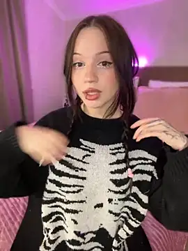 YourLittleDevil online show from October 1, 1:27 pm