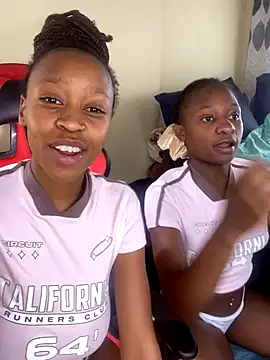 SexyPetitex25 online show from November 2, 1:03 pm